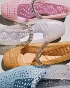 JIMMY CHOO JELLY系列果冻鞋焕新亮相