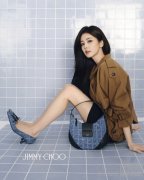 JIMMY CHOO 发布2026女士夏日衣橱系列广告大