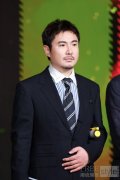 演员沈腾身着dunhill亮相2026微博电影之夜
