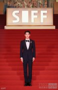 演员于适身着dunhill亮相第28届上海国际电
