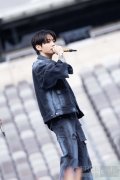 Calvin Klein 为 Jung Kook 定制专属服装 亮相