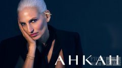 层叠流光,映耀新辉 AHKAH全新高级珠宝