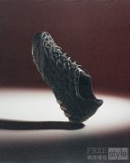 adidas Originals 与 Bad Bunny 续写 F50 传奇 F5