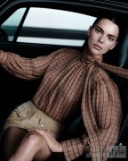 KENDALL JENNER 诠释 FRAME 2026 秋季