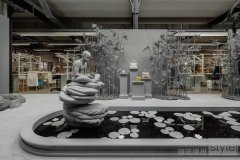 HANS OP DE BEECK X DELVAUX“Hold the time, share t