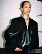 Bottega Veneta推出全新Corso 托特手袋