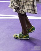 MIU MIU 2027春夏系列时装秀 NEW BALANCE × MI