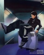 城市夜色中释放无声呐喊 adidas Originals 与