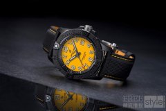 百年灵推出复仇者自动机械腕表42夜间任