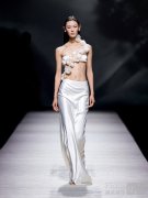 SNT Forsienna 2027春夏系列亮相上海时装周：